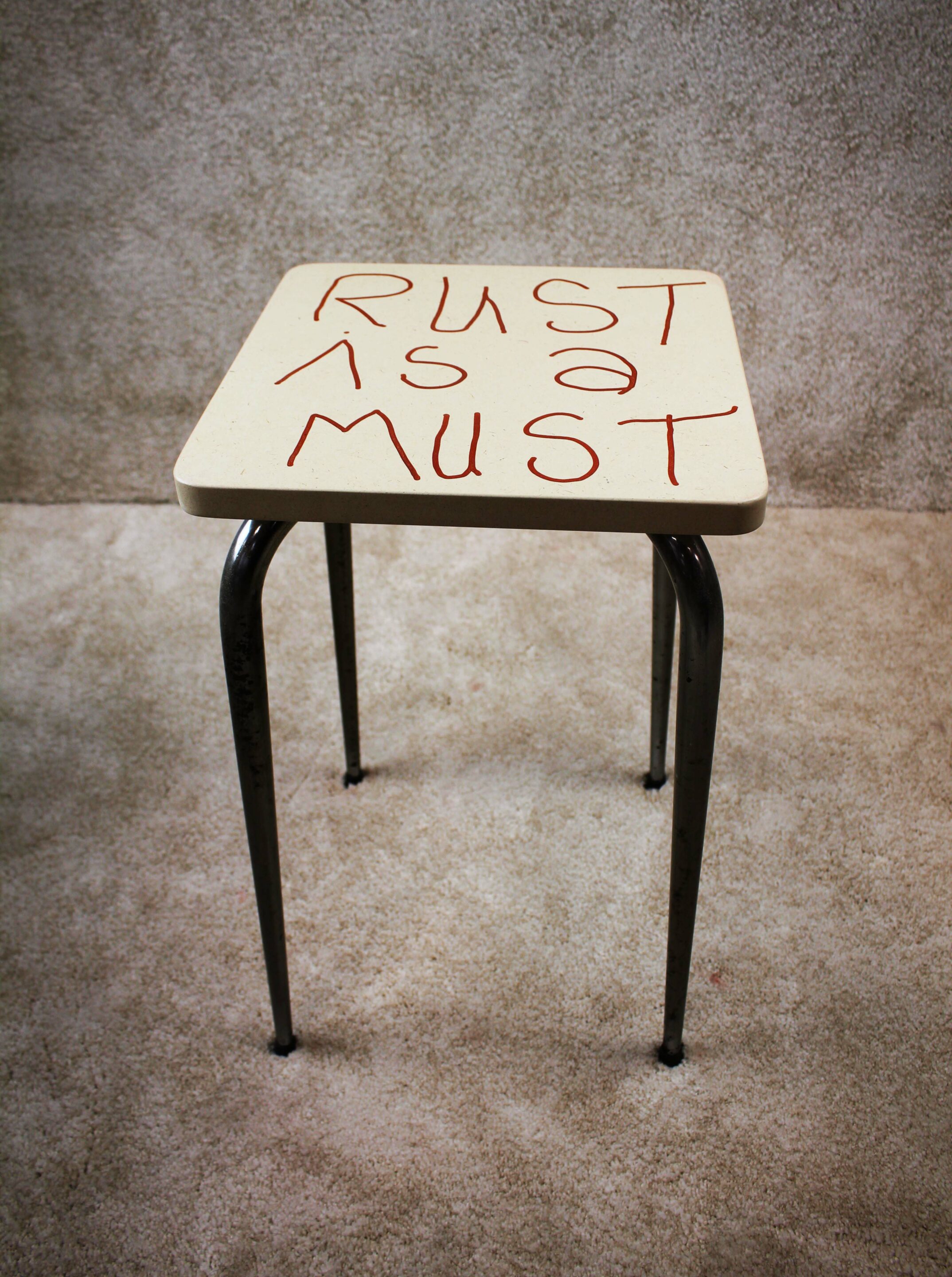 Tabouret rouillé